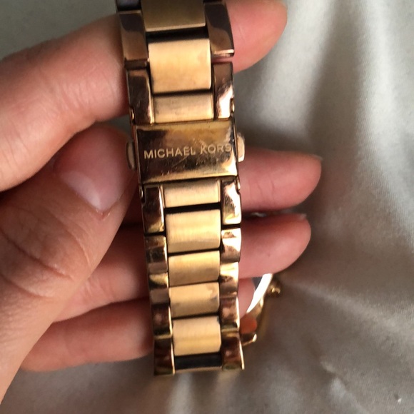 Michael Kors Authentic Rose Gold Watch - Picture 4 of 4